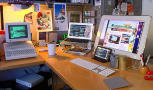 Plusieurs générations de produits Apple - Photo CC Flickr blakespot