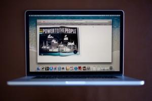 Le nouvel ordinateur Mac Book Pro avec écran Rétina