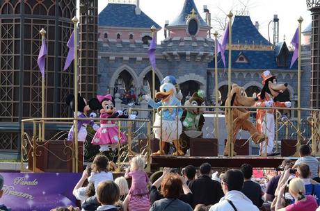 Parc Astérix vs Disneyland Paris : le parc d’attraction le plus adapté pour les 3-4ans?