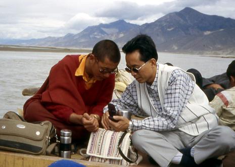 tibet-moine-et-portable.1206435758.jpg