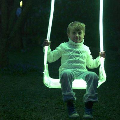 La balançoire lumineuse par Lervik Design