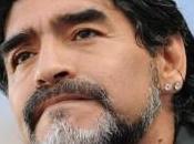 Maradona Quand Ronaldo marque but, vend shampoing