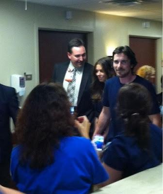 TDKR : Christian Bale rend visite aux victimes de la tuerie