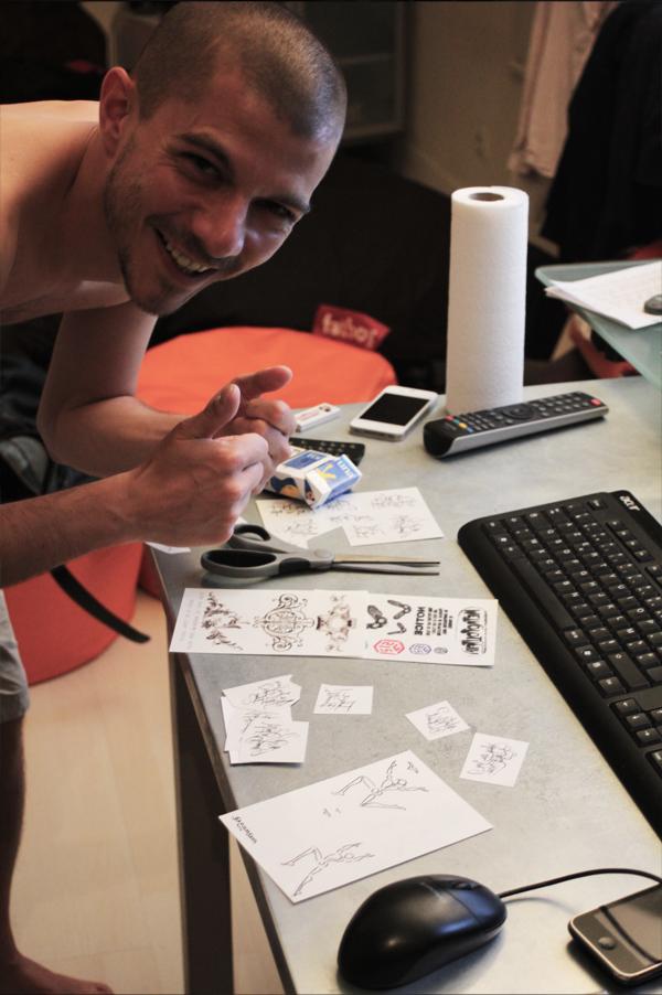 En pleine séance tatouages !