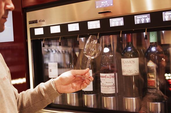 Article partenaire : le WINE by ONE, bar à vin interactif