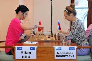 Echecs à Jermuk : Hou Yifan (2617) 1/2 Nadezhda Kosintseva (2516) - Photo © site officiel