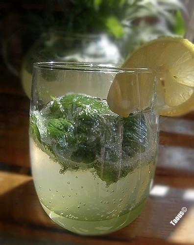 Citronnade à l'eau gazeuse menthe et miel