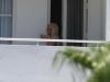 thumbs miami balcony 28129 Photos : Britney sur le balcon de son hôtel à Miami   27/07/2012