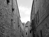 pieds dans cordes, tête ciel.