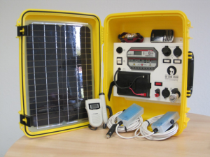 Un kit obstétrique autonome solaire dans une valise