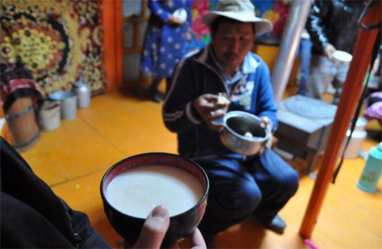 Jour 9 : Lait de jument et ascension à 2312 mètres