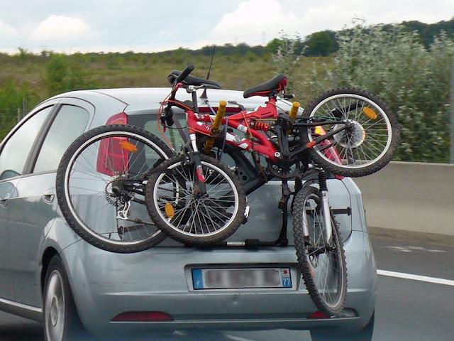 Transporter les vélos en voiture