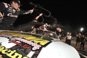 corey lajoie celebrates nknps east langley 0623121 300x200 Nascar: Les photos du Vendredi