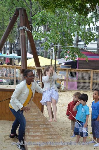 Paris-plage pour les enfants au bassin de la Villette