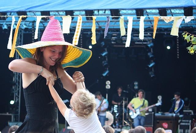 Alek et les Japonaises,Balimurphy, Corbillard,Cosy Nest,Driving Dead Girl, Hudson,Insiders,Kawa Dub Band, KermesZ à l'Est,Primitiv,Romano Nervoso, Skating Teenagers,The Moon Invaders, Von Durden,Ze Middle Klass,DJ Mr.SkuT, DJ Burundi Black,DJ Vastapan 