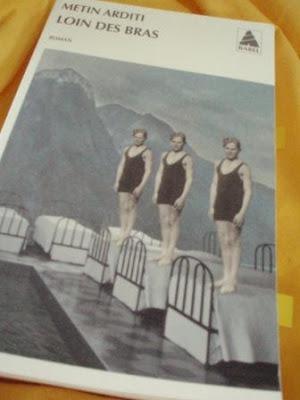 Loin des bras