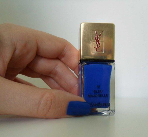 Le fameux vernis Bleu Majorelle d'Yves Saint Laurent | À Voir