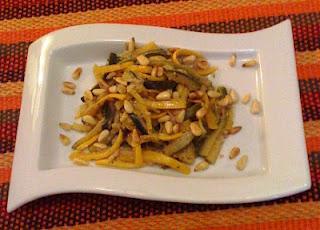 Salade de courgette citronnée aux pignons