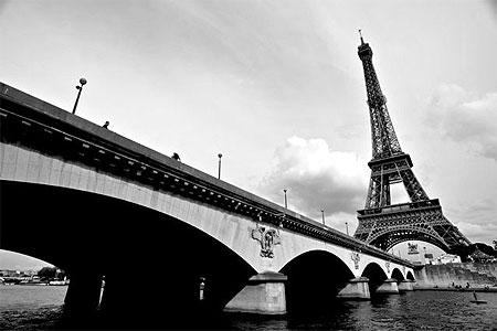 Vente aux enchères de mobilier des restaurants de la Tour Eiffel