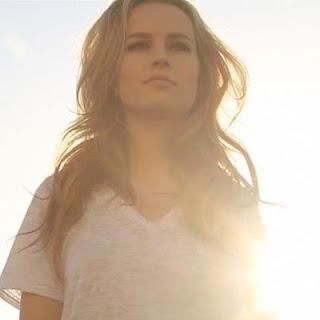 Découverte : Bridgit Mendler, la star de Disney se lance dans la musique !
