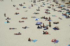 La main invisible de la plage