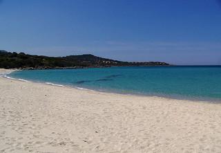La main invisible de la plage