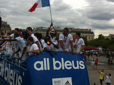 JO 2012 : Les Bleus acclamés sur les Champs Elysées