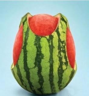 Un cadeau marrant une pastèque taillée