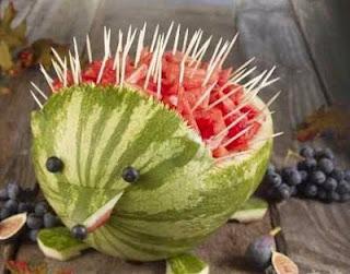 Un cadeau marrant une pastèque taillée