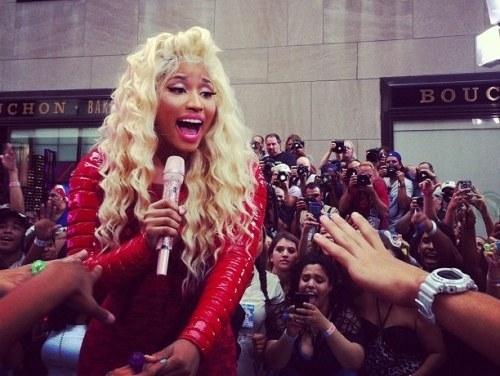 Nicki Minaj a tout déchiré au Today show. Les vidéos de ses performances !