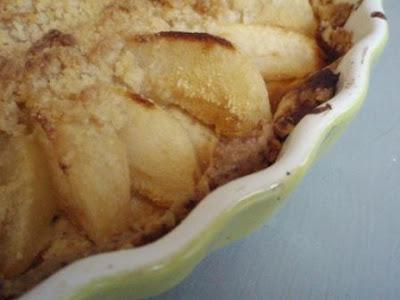 Tarte sablée et crumblée de pêches ou de poires, façon Makanai