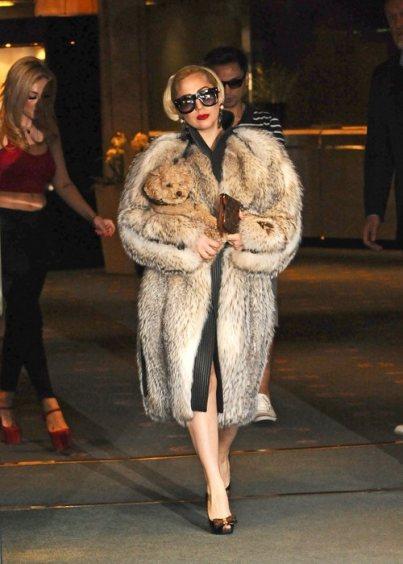 Lady Gaga manteau de fourrure fur coat