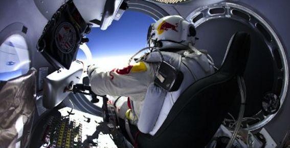 Un homme a sauté en parachute depuis l’espace ?
