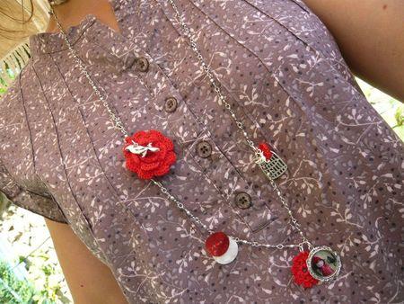 sautoir petit chaperon rouge Chloé Remiat fleurs au crochet (4)