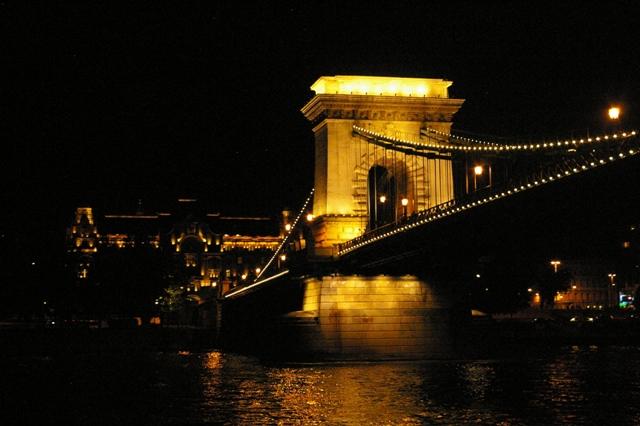 IMGP7051 Budapest nuit Pont de Szechenyi