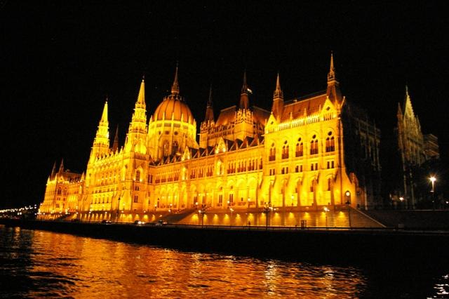 IMGP7090 Budapest nuit parlement