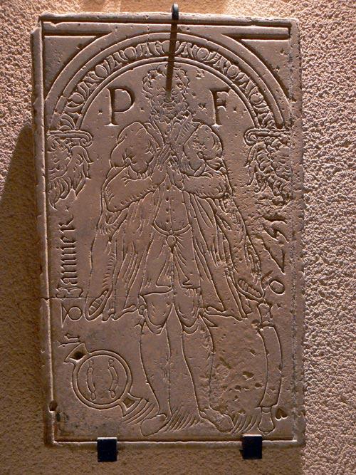 La pierre tombale d'un tanneur de Provins (77)