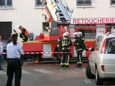 Réveillé par l'odeur de fumée