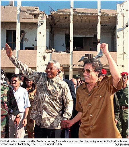 Nelson Mandela et Mouammar Kadhafi
