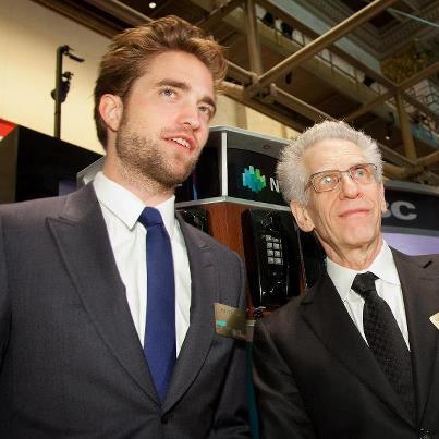 Photo : David Cronenberg parle de Robert Pattinson avec Rotten Tomatoes,. J'adore comme il fait des éloges de Rob, c'est vraiment génial. C'est comme si il était son petit 