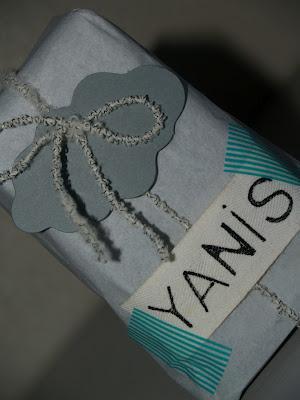 un petit cadeau. (le petit nuage gris)