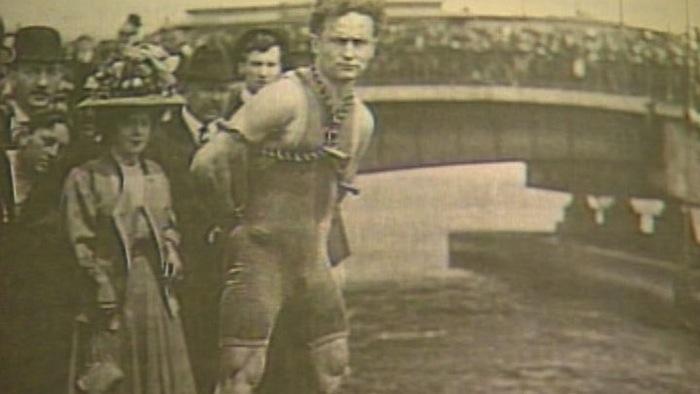 tf1-lci-houdini-lors-de-la-presentation-d-un-de-ses-tours-2288652