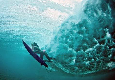 surf-girl-under-water