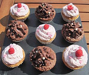 Assortiment cupcakes mousse framboises/mascarpone et mousse au chocolat