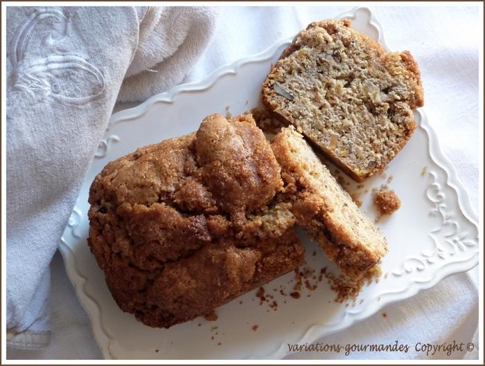 Pain à la rhubarbe et aux noix, glaçage à la cannelle