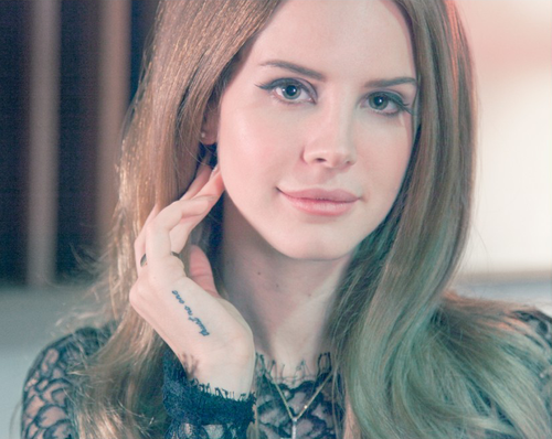 Lana Del Rey nouvelle égérie de Jaguar