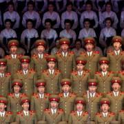 © Ed Jones / Agence France-Presse COREE DU NORD 16 avril 2012 Pyongyang Les choeurs de l armee nord-coreenne se produisent à l occasion du 100e anniversaire de la naissance du dirigeant Kim Il-sung. 24e VISA POUR L’IMAGE – PERPIGNAN 2012