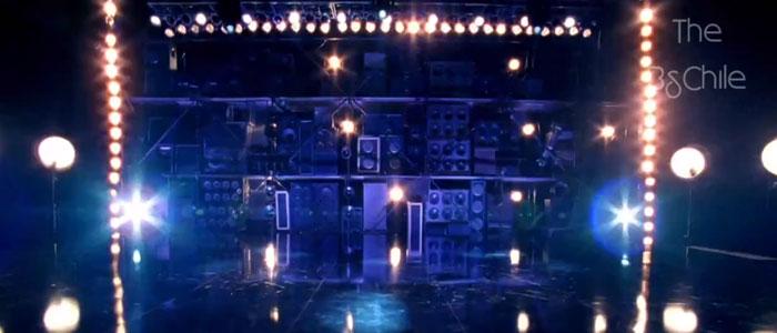 backdrop-du-femme-fatale-tour-hold-it-against-me