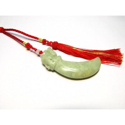 Amulette épée Dragon en jade en promotion -20 %