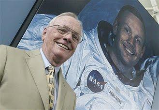 La mort de Neil Armstrong, héros de la conquête spatiale, suscite de vibrants hommages